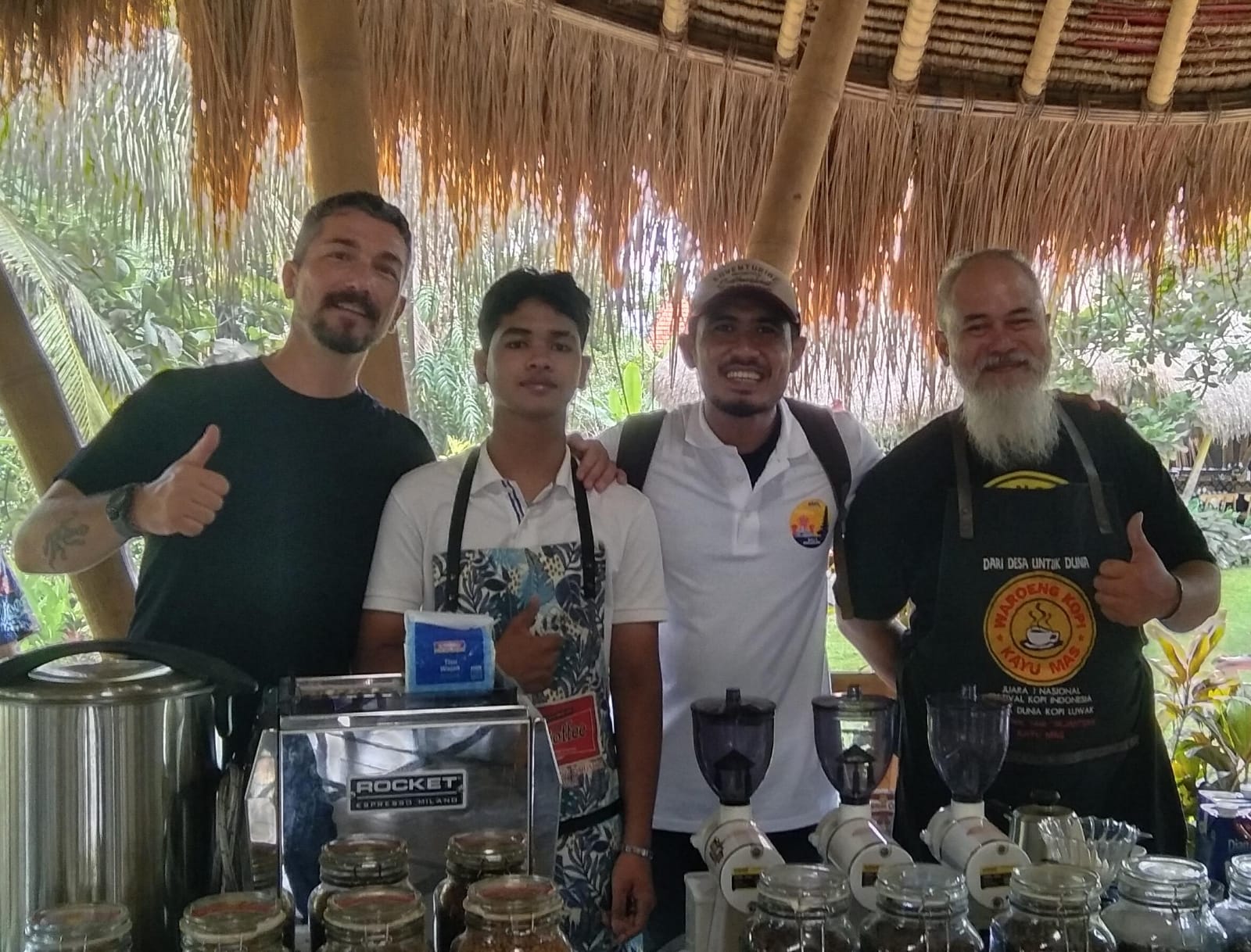 Kayumas Kopi bersama elex italia di Sobek Rafting Ubud