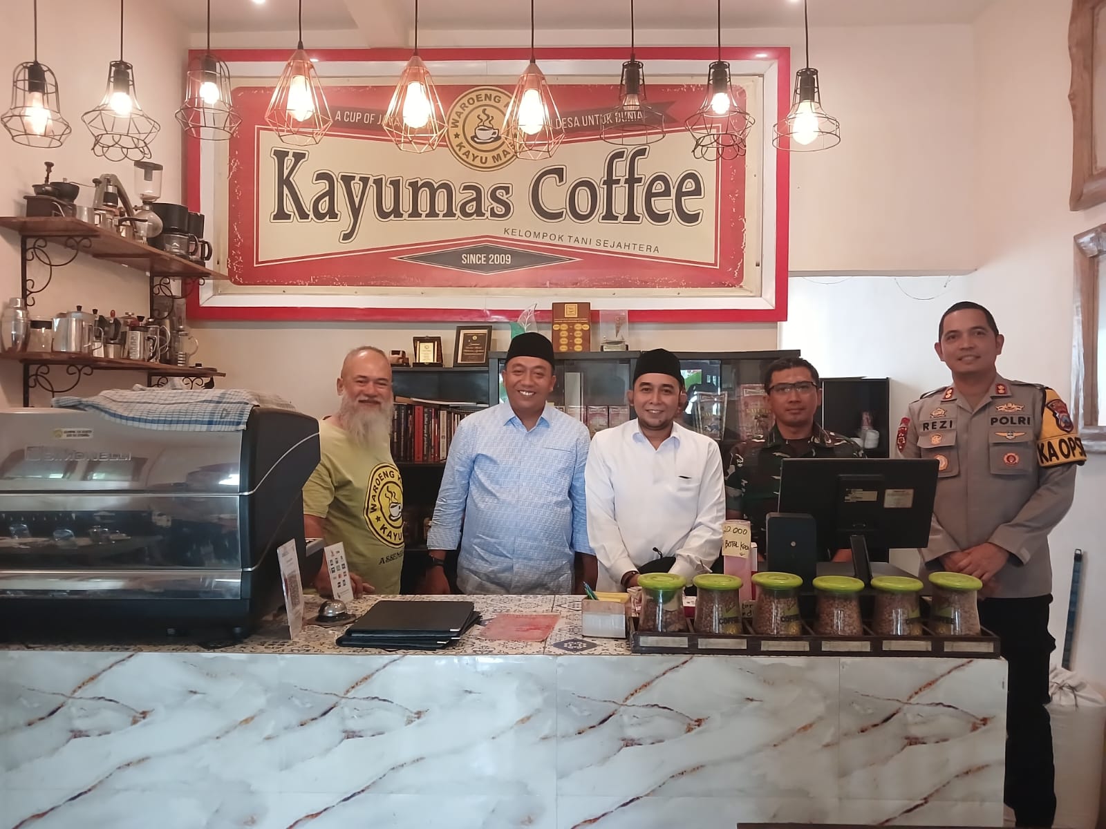 Kunjungan Bupati bersama Forkopinda Kabupaten Situbondo di Waroeng Kopi Kayu Mas